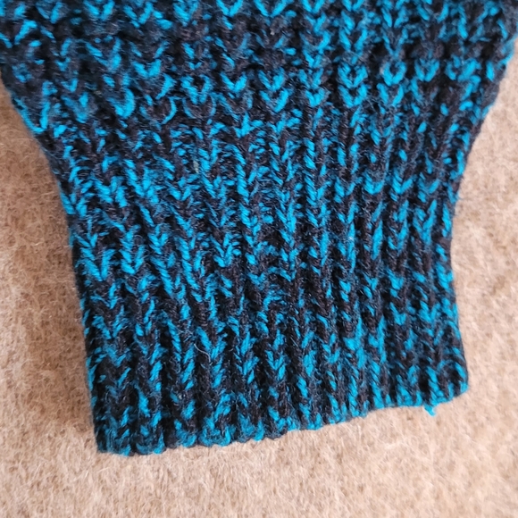 Vintage Blue Crewneck Sweater - Picture 5 of 10